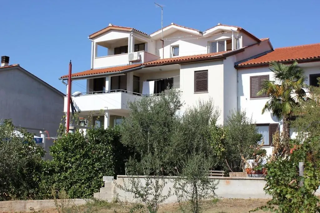 Apartments With A Parking Space Pula - 7203
