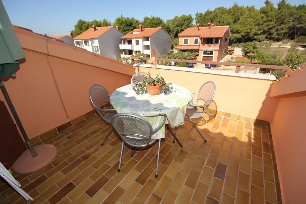 Apartments With A Parking Space Pula - 7203