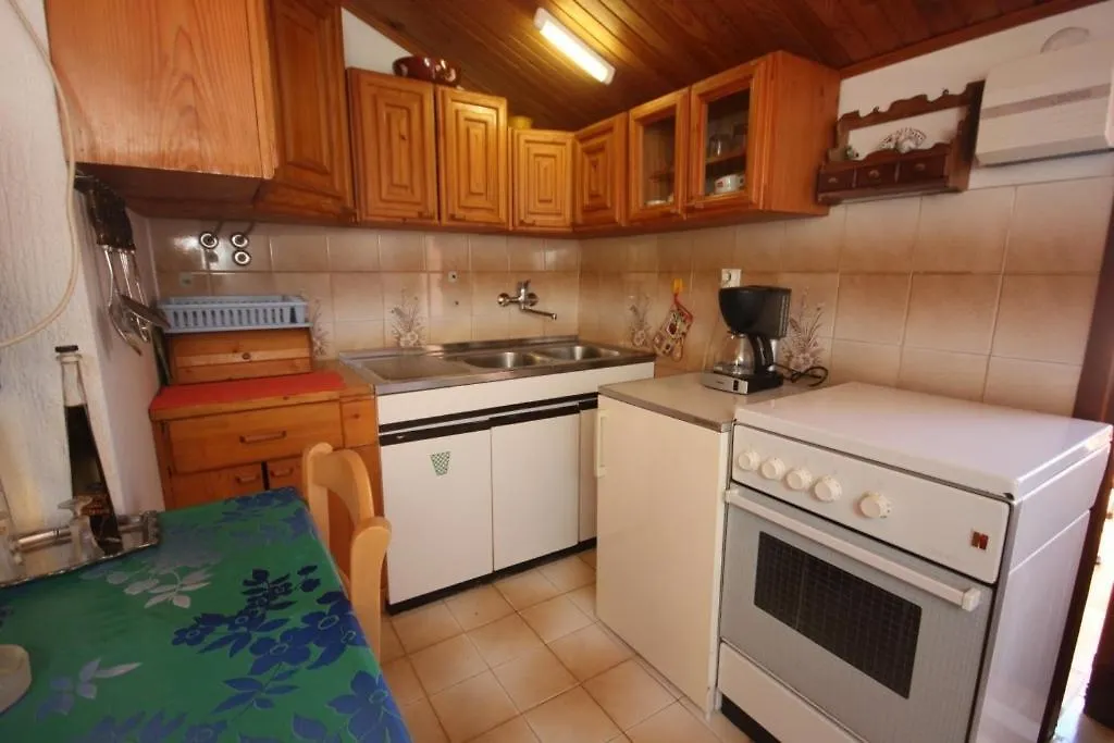 Apartments With A Parking Space Pula - 7203