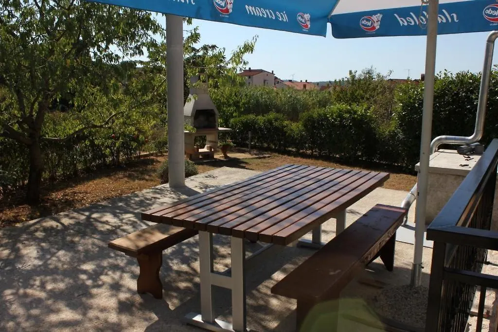 Apartments With A Parking Space Pula - 7203